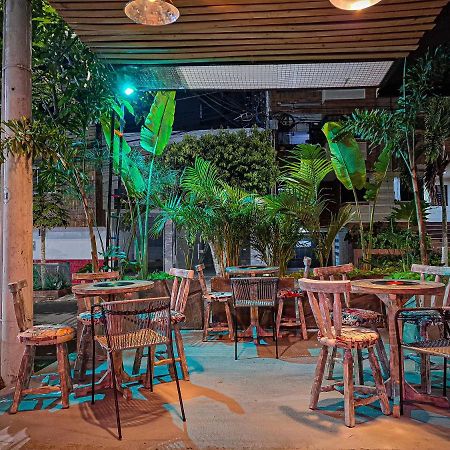 Urban Hostal Bar بوكارامانغا المظهر الخارجي الصورة