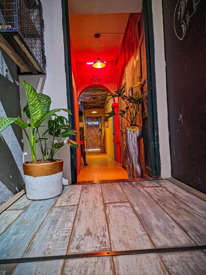 Urban Hostal Bar بوكارامانغا المظهر الخارجي الصورة