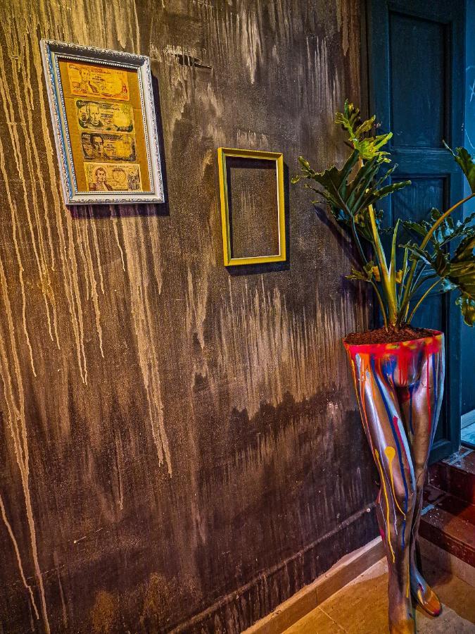 Urban Hostal Bar بوكارامانغا المظهر الخارجي الصورة