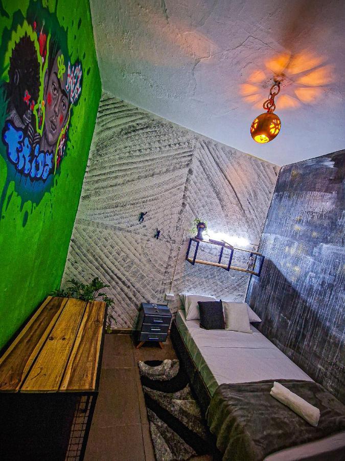 Urban Hostal Bar بوكارامانغا المظهر الخارجي الصورة