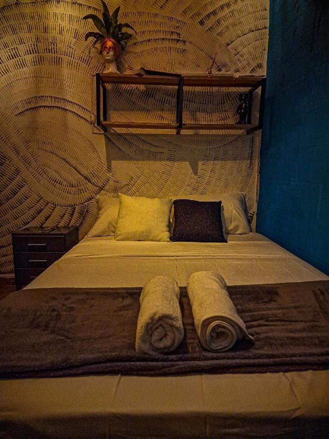 Urban Hostal Bar بوكارامانغا المظهر الخارجي الصورة