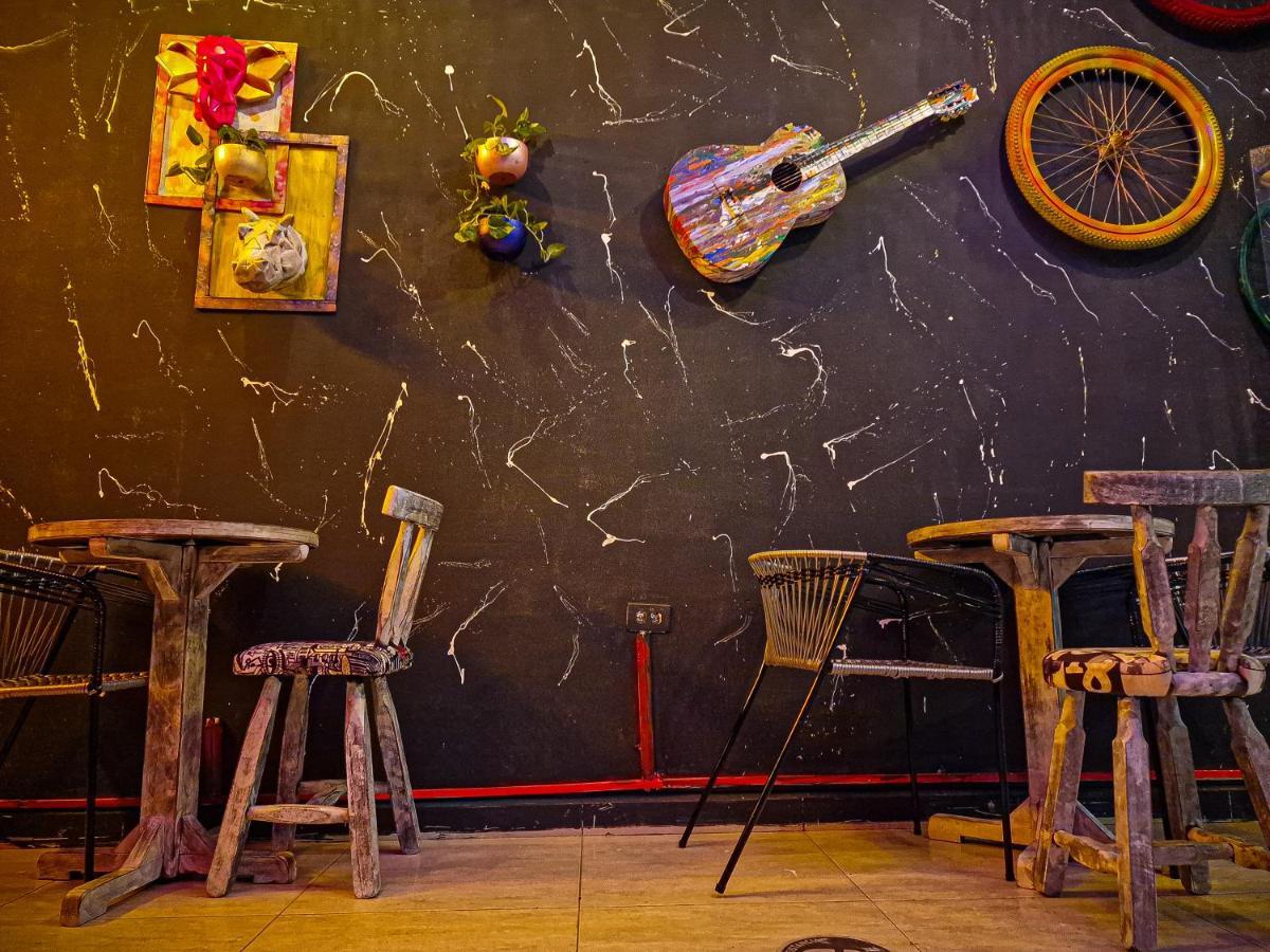 Urban Hostal Bar بوكارامانغا المظهر الخارجي الصورة