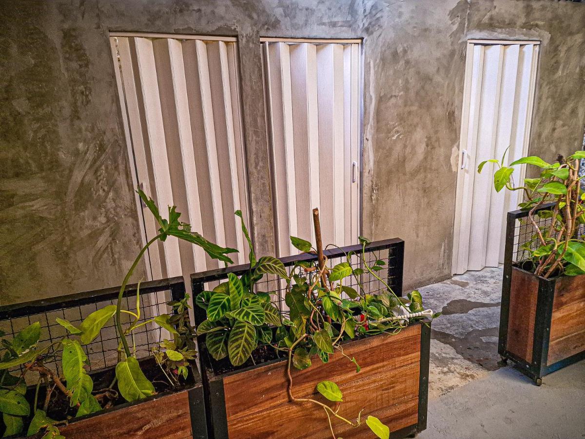 Urban Hostal Bar بوكارامانغا المظهر الخارجي الصورة
