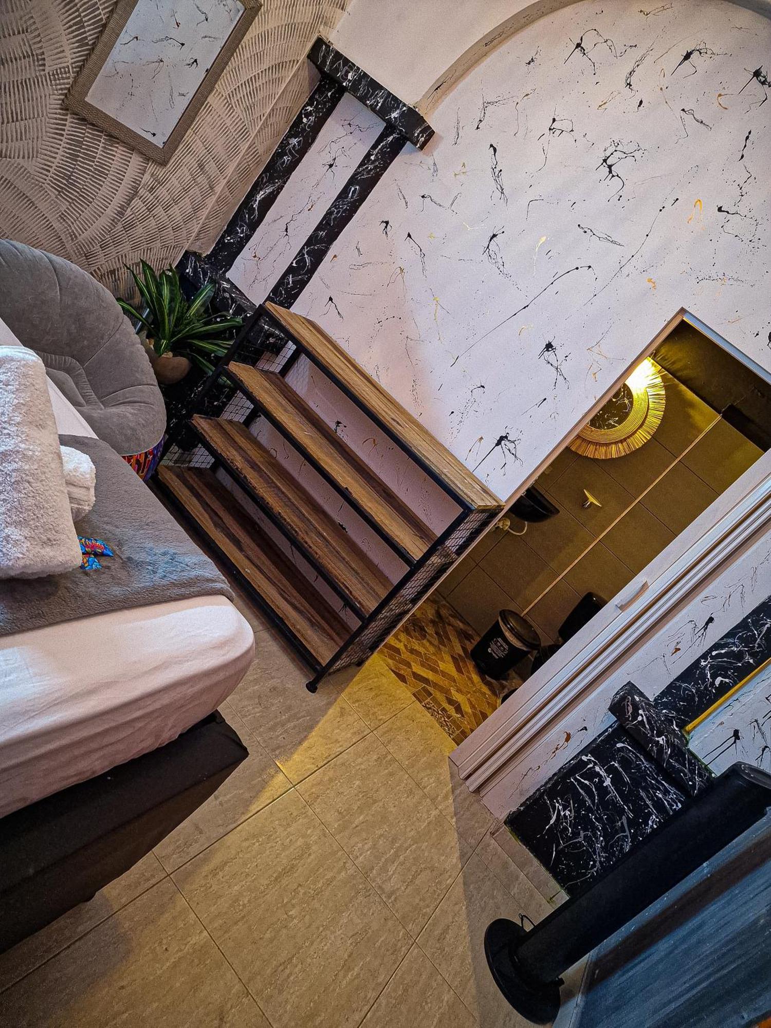 Urban Hostal Bar بوكارامانغا المظهر الخارجي الصورة