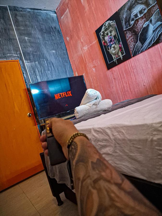 Urban Hostal Bar بوكارامانغا المظهر الخارجي الصورة