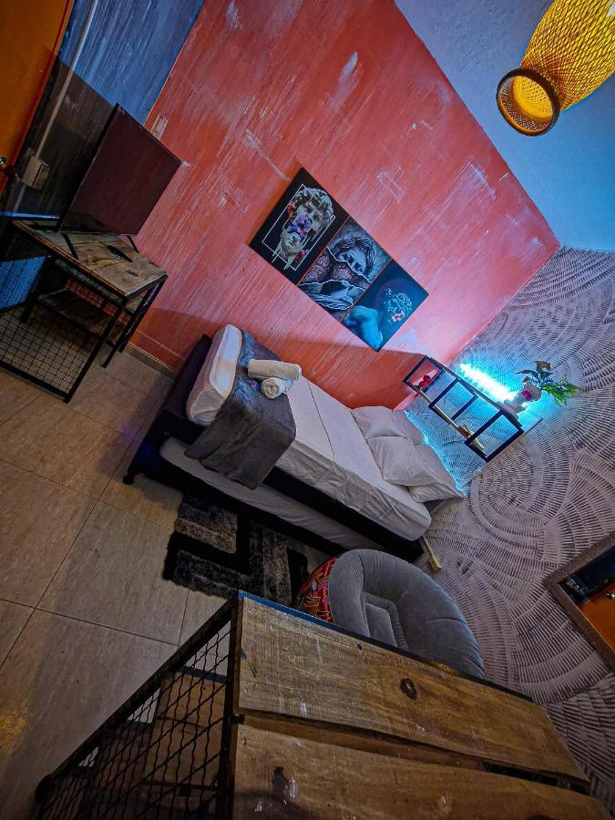 Urban Hostal Bar بوكارامانغا المظهر الخارجي الصورة