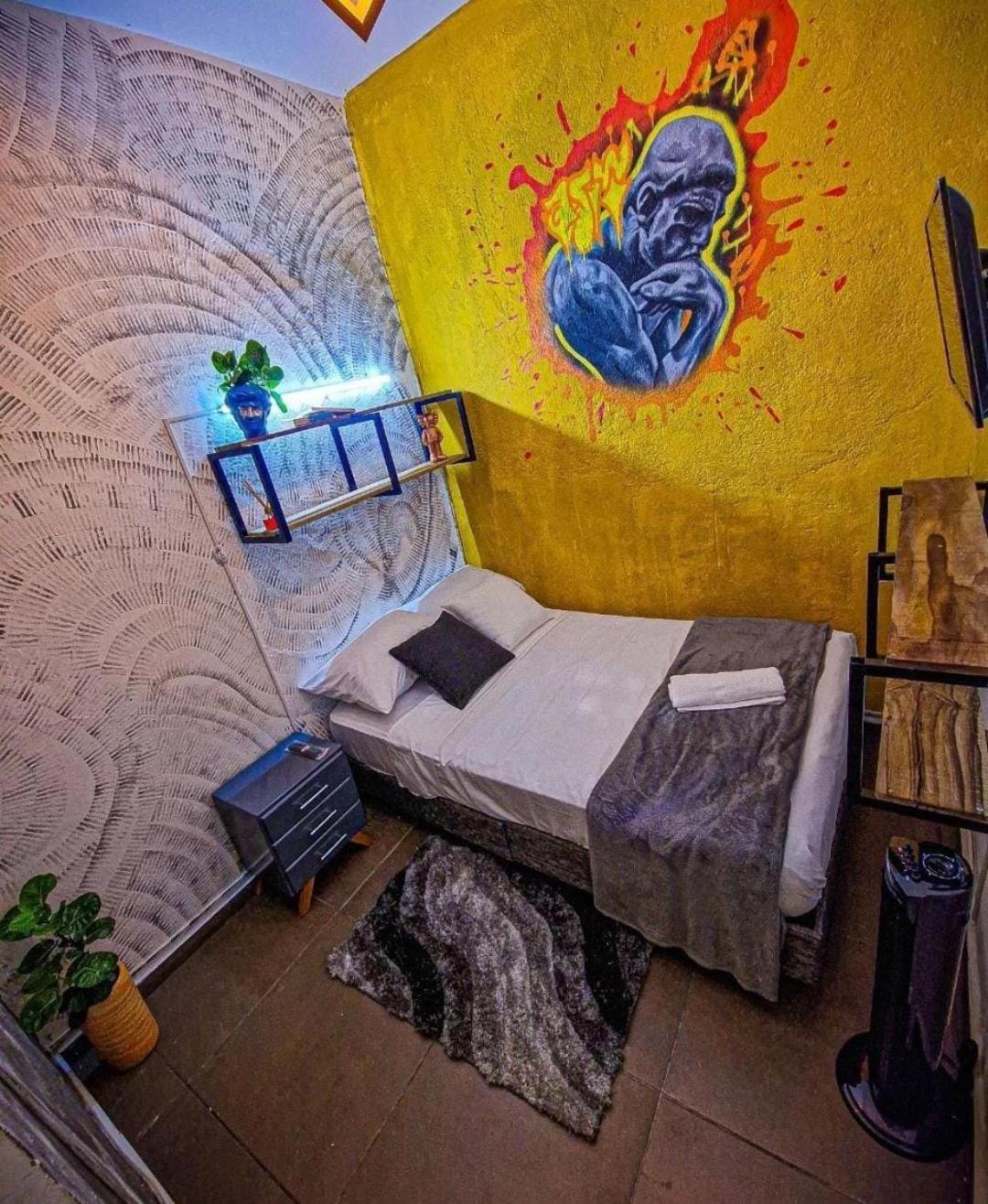 Urban Hostal Bar بوكارامانغا الغرفة الصورة