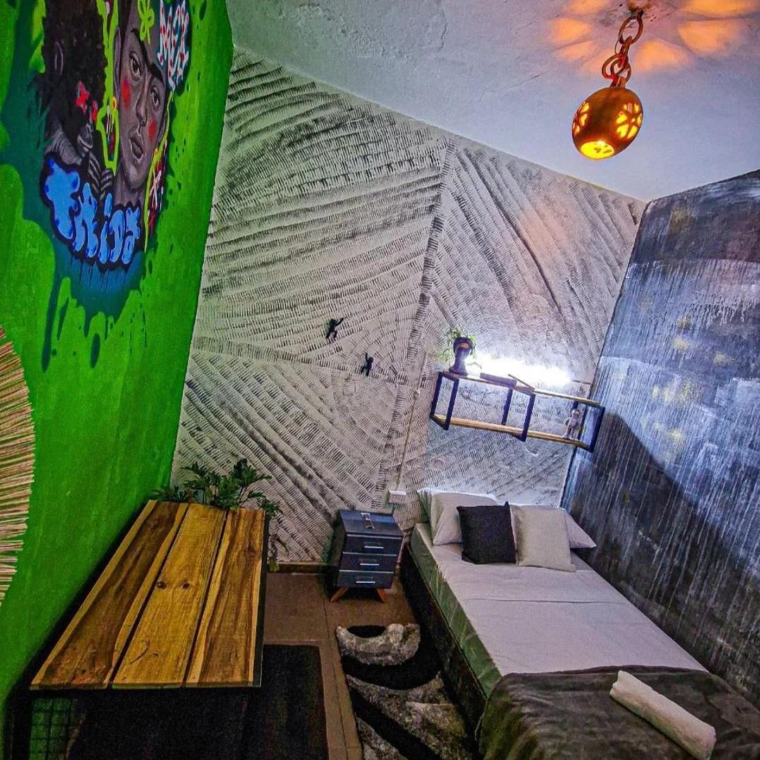 Urban Hostal Bar بوكارامانغا المظهر الخارجي الصورة